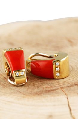 Ancienne paire de pendants d'oreilles en vermeil et corail r