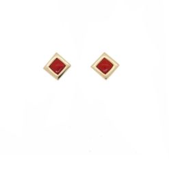 Boucles d’oreilles en argent doré et corail rouge, motif carrés.