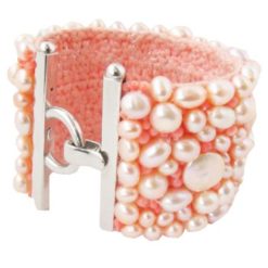 Bracelet manchette perles d'eau douce et corail rose.