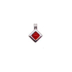 Pendentif en argent et corail rouge, motif carré.