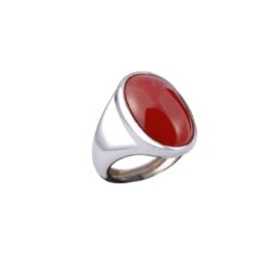 Bague en or blanc et corail rouge style chevalière.