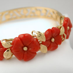 bracelet fleurs de corail rouge et or