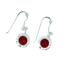 boucles d'oreilles argent martelé système crochet cabochon rond corail rouge méditerranée