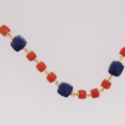 collier or jaune 18k barillet corail rouge et lapis lazuli facetés