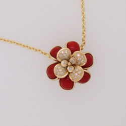 pendentif fleur à la folie pétale corail rouge méditerranée et or jaune avec sertis diamants