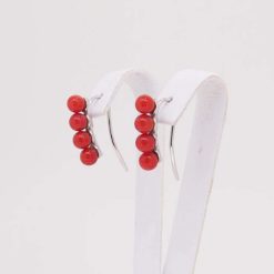 Boucles d'oreilles or blanc 18k  et perles corail rouge.