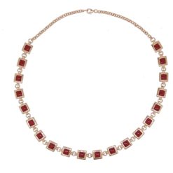 Collier en argent doré et corail rouge, motif carré.