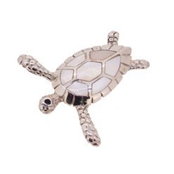 Pendentif tortue nacre blanche sur argent.