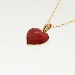 Pendentif coeur corail rouge monture or jaune 18k