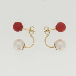 Boucles d'oreilles or jaune 18 carat avec perles corail rouge de méditerranée et perles akoya