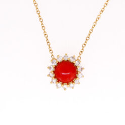 Collier marguerite diamants et cabochon corail