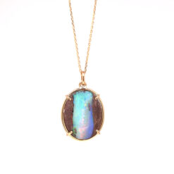 Pendentif ovale qui accueille une veine lumineuse
