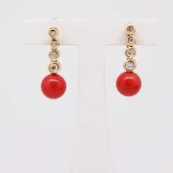 Boucles d'oreilles perles corail rouge de méditerranée diamants sur or jaune 18k