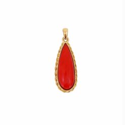 Pendentif or jaune 18k cabochon goutte corail rouge de méditerranée entouré d'une torsade