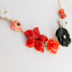 Collier Farandole | corail Méditerranée et Japon, marbre noir, diamants et saphirs