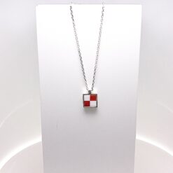 Collier argent motif carré corail rouge et coquillage blanc